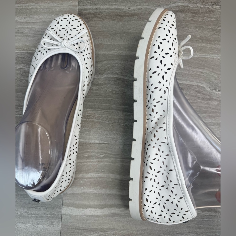 White Mountain Delgado Perforated Slip On Flats Womens Size 10 - Picture 6 of 12